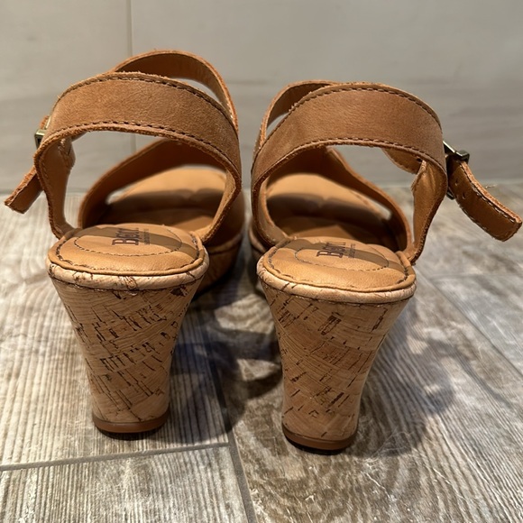 Born wedge heels, tan, Size 8.5 - Picture 4 of 7